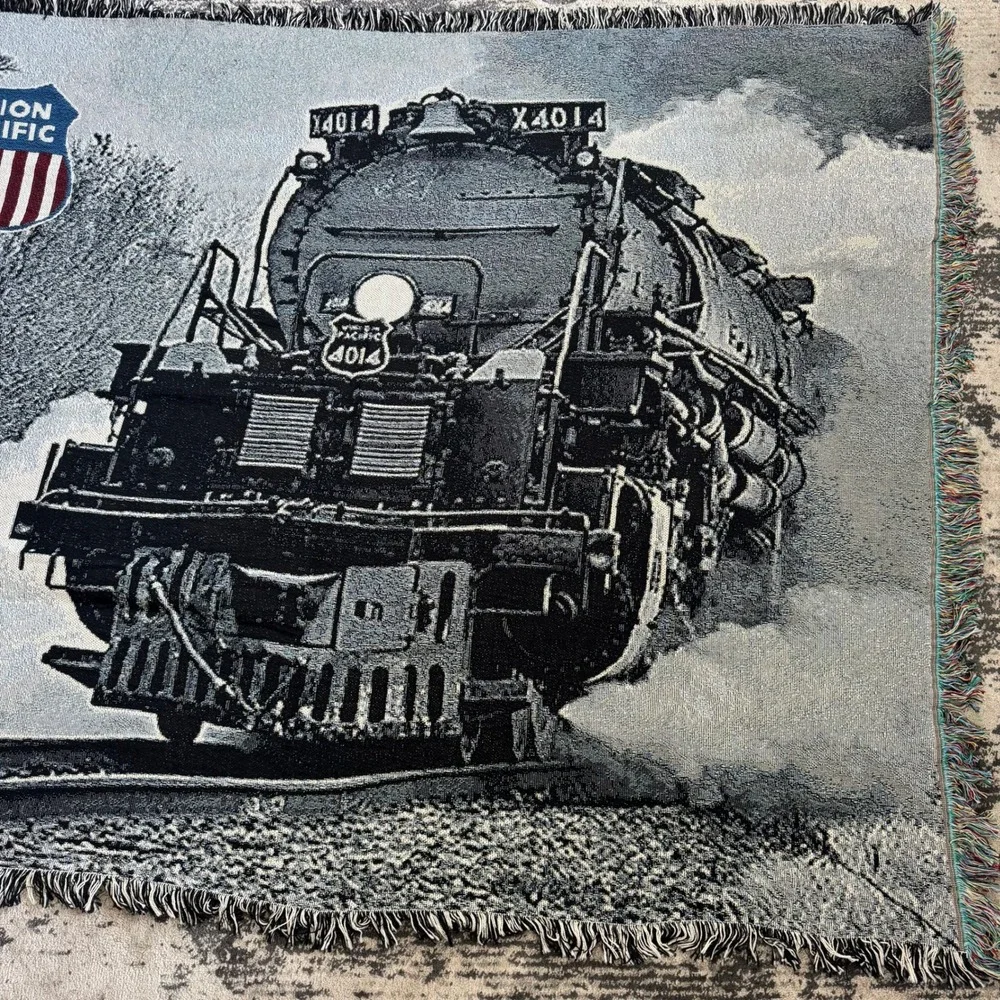 Union Pacific Big Boy 4014 Steam Locomotive Woven Tapestry Throw Blanket Fringe - Picture 3 of 8